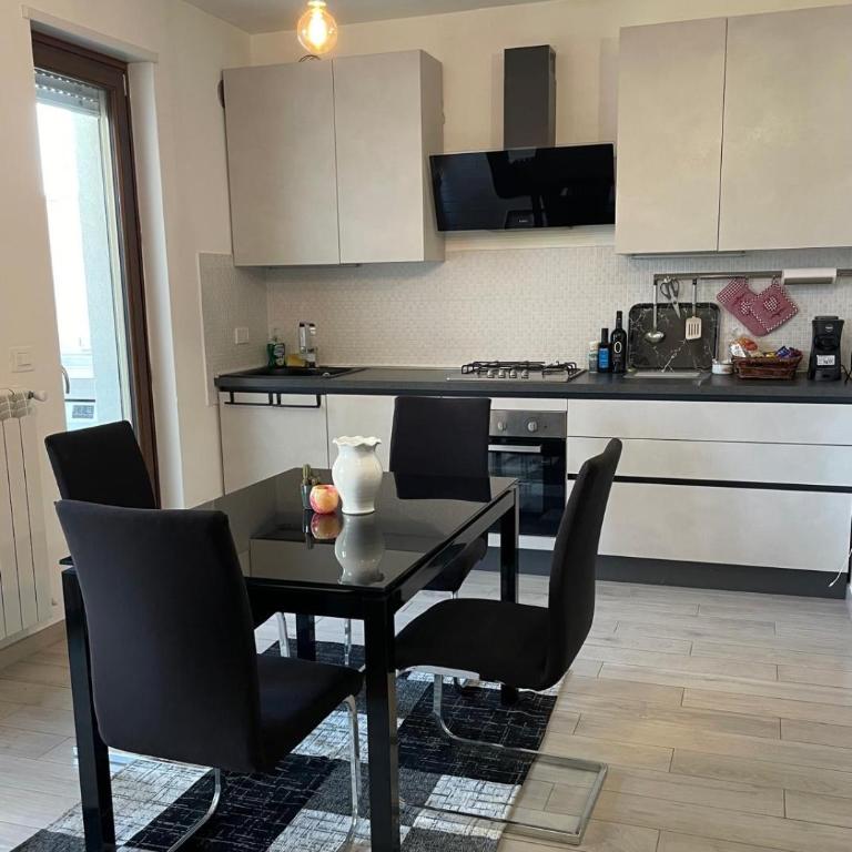 Casa Ros - Appartamento con 1 Camera da Letto e Balcone - 1
