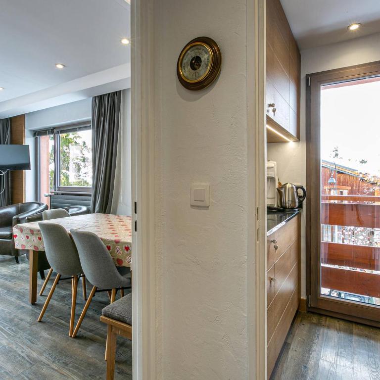 Appartement élégant et rénové, idéalement situé sur le front de neige à Val d'Isère, proche du village - FR-1-694-262 - Appartement - 12