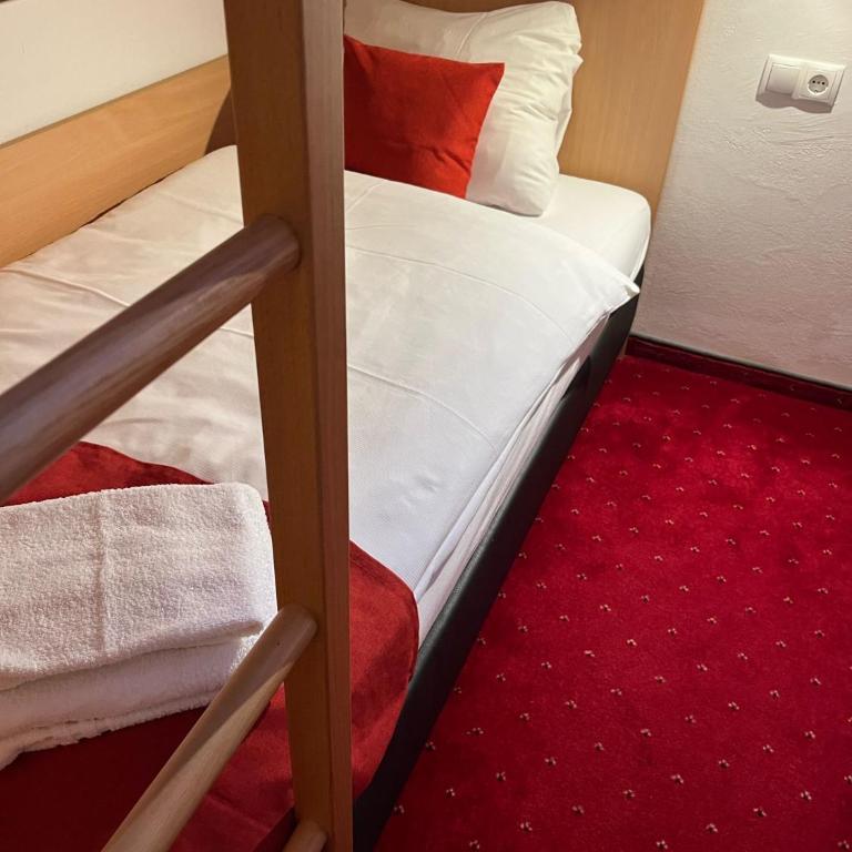 Alpenzeit - Economy Vierbettzimmer - 3