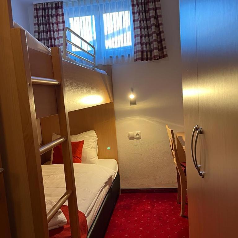 Alpenzeit - Economy Vierbettzimmer - 1