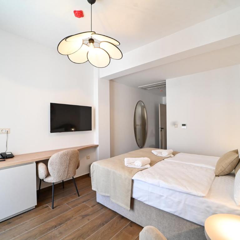 Garni Hotel MB Premium - Superior Double or Twin Room with Terrace - 10