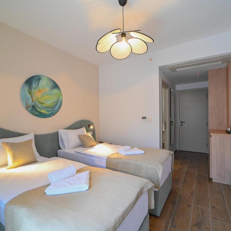 Garni Hotel MB Premium - Double or Twin Room with Balcony - 4