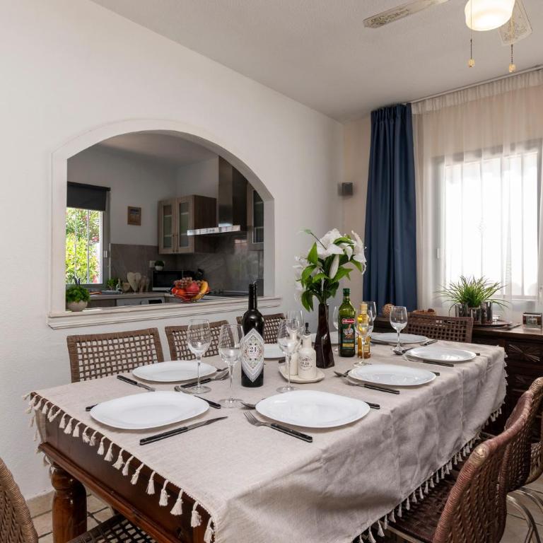 Beautiful and Spacious 4 Bedroom Villa - Villa con piscina privada - 11
