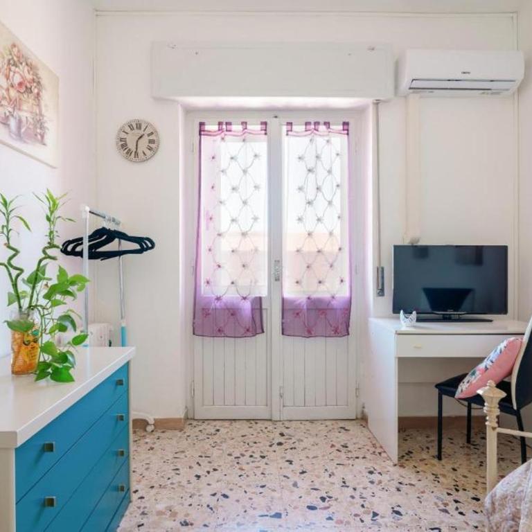 Cagliari Rooms -Wifi Air Conditioning Fridge TV Netflix - Camera Singola - 2