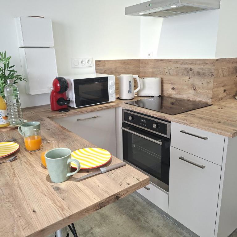 Au Petit Palois - Parking Privé - 5min Centre ville - 2personnes - Appartement 1 Chambre - 10