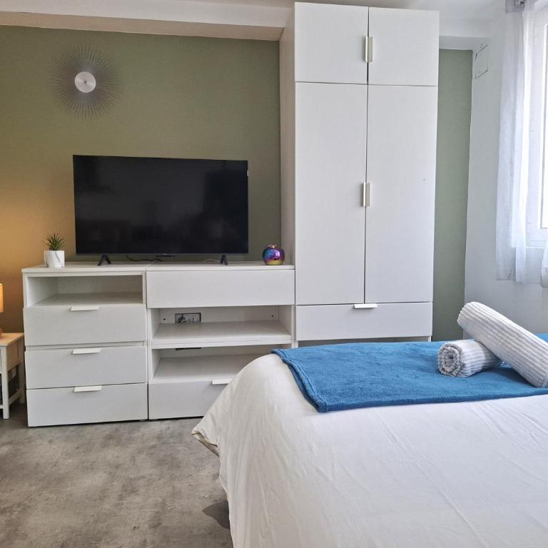 Au Petit Palois - Parking Privé - 5min Centre ville - 2personnes - Appartement 1 Chambre - 16