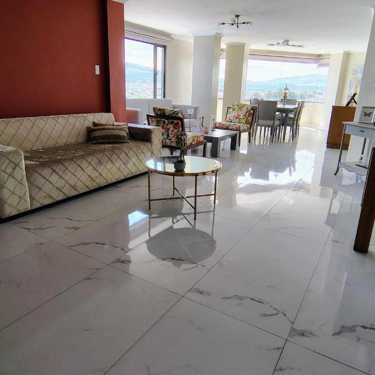 Apartment in Eloy Alfaro - Three-Bedroom Apartment - High Floor - 1