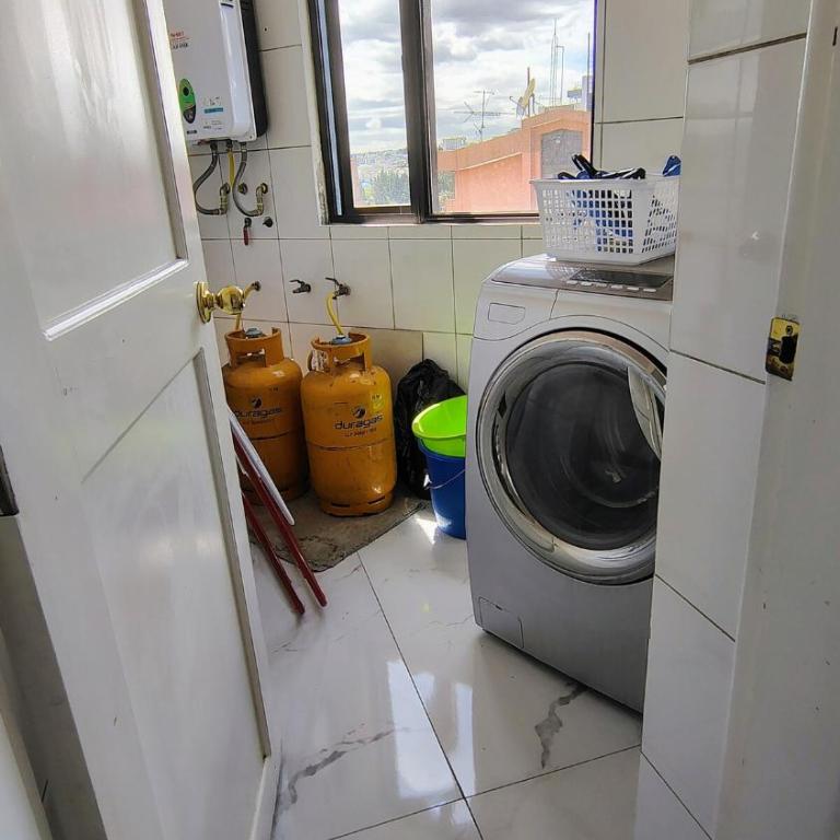 Apartment in Eloy Alfaro - Three-Bedroom Apartment - High Floor - 5