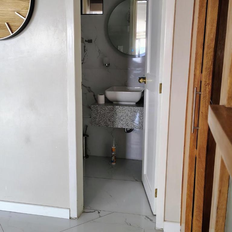 Apartment in Eloy Alfaro - Three-Bedroom Apartment - High Floor - 14