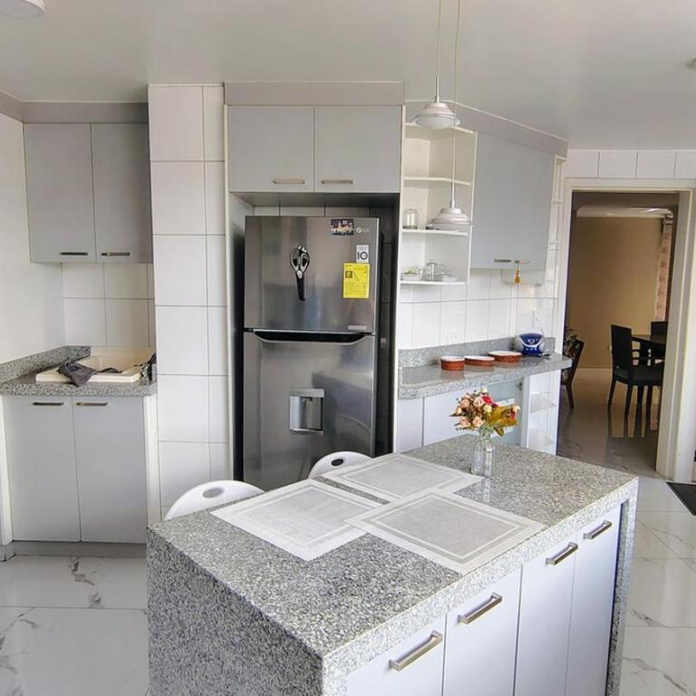 Apartment in Eloy Alfaro - Three-Bedroom Apartment - High Floor - 15