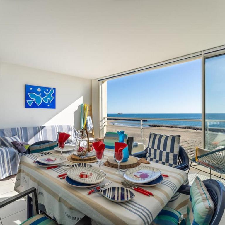MOM' Blue Paradise Front De Mer 3 étoiles 61 m2 CAP'Diem 3 Clim - Idéal pr un Séjour de 15j ou plus ! Wifi, lit 160 - 4è Ascenseur, Parking, Piscine, Pétanque, Ping-pong - Pistes cyclables - Golf & Tennis à 10 mn - Apartment with Sea View - 4