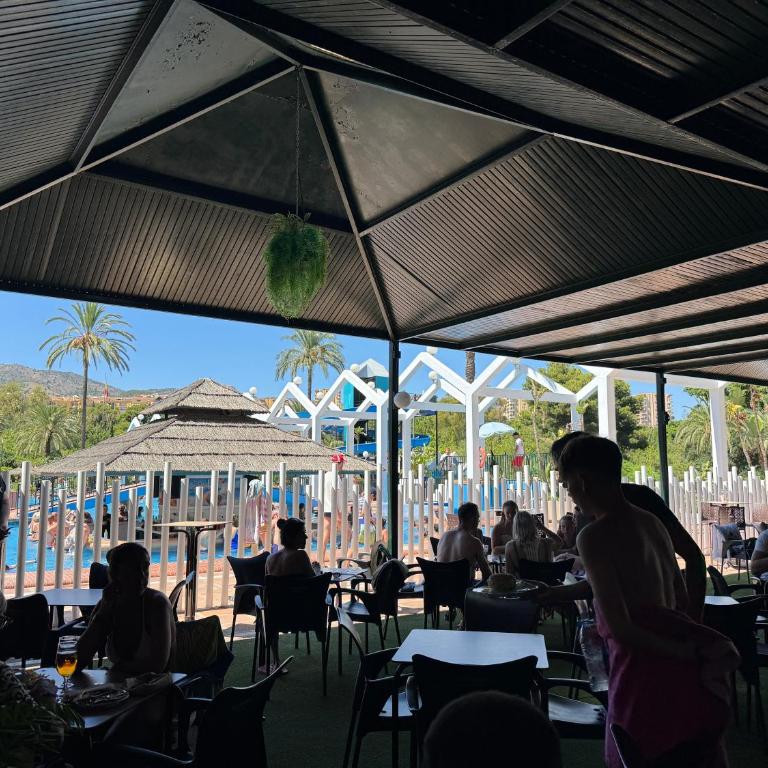 Benalbeach Beauty- Sunny studio with windows throughout and a balcony with an ocean view - Studio with Balcony - 24