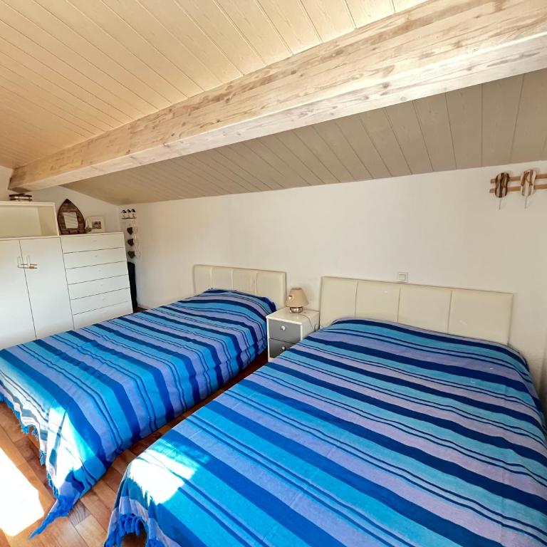 Belle villa entièrement climatisée 4 chambres 10 couchages, fibre WIFI, 2 terrasses parking privatif dans résidence sécurisée piscine commune 800 m de la mer LRCS69 - Haus mit 4 Schlafzimmern - 12