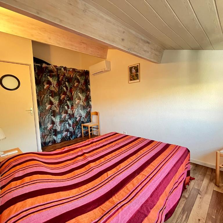 Belle villa entièrement climatisée 4 chambres 10 couchages, fibre WIFI, 2 terrasses parking privatif dans résidence sécurisée piscine commune 800 m de la mer LRCS69 - Haus mit 4 Schlafzimmern - 15