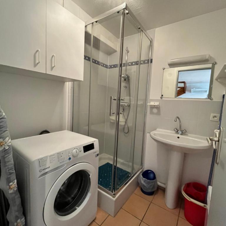 Belle villa entièrement climatisée 4 chambres 10 couchages, fibre WIFI, 2 terrasses parking privatif dans résidence sécurisée piscine commune 800 m de la mer LRCS69 - Haus mit 4 Schlafzimmern - 7
