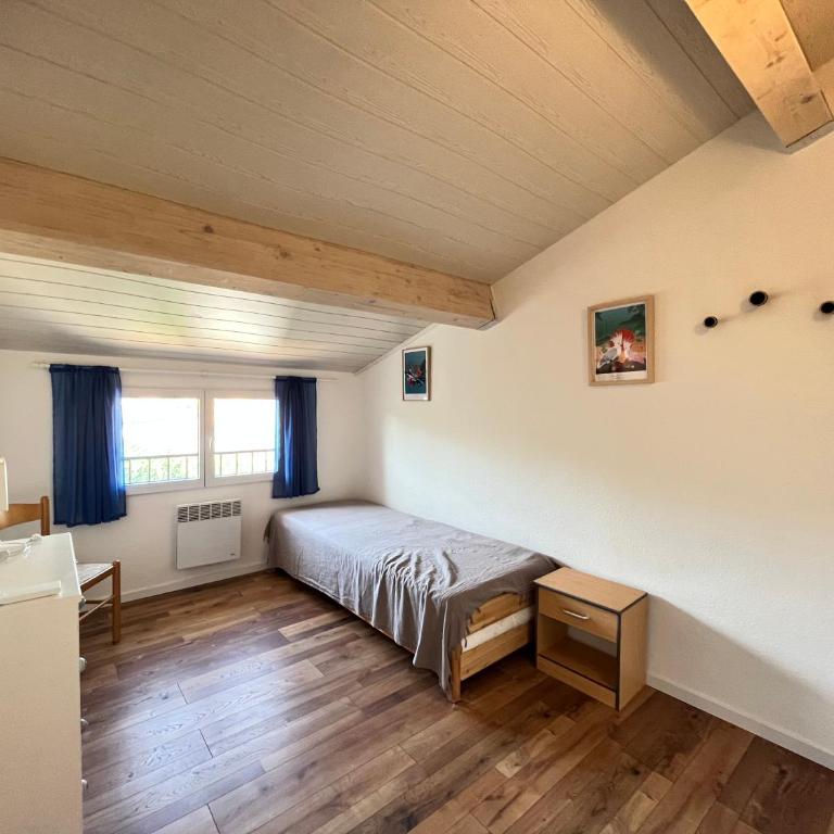 Belle villa entièrement climatisée 4 chambres 10 couchages, fibre WIFI, 2 terrasses parking privatif dans résidence sécurisée piscine commune 800 m de la mer LRCS69 - Haus mit 4 Schlafzimmern - 13