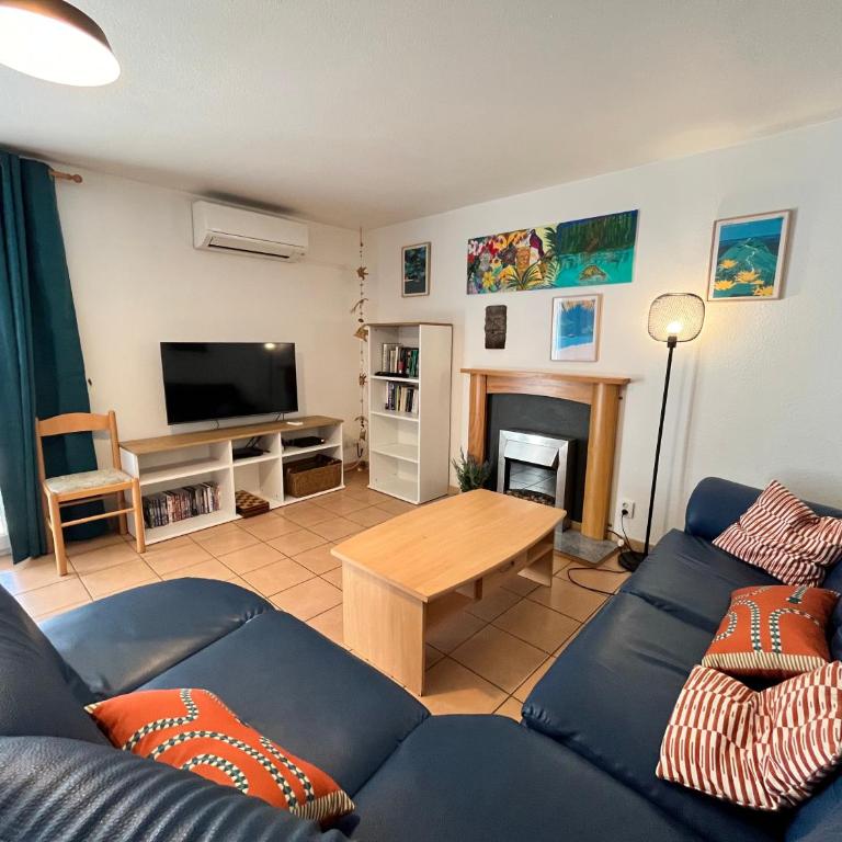 Belle villa entièrement climatisée 4 chambres 10 couchages, fibre WIFI, 2 terrasses parking privatif dans résidence sécurisée piscine commune 800 m de la mer LRCS69 - Haus mit 4 Schlafzimmern - 10