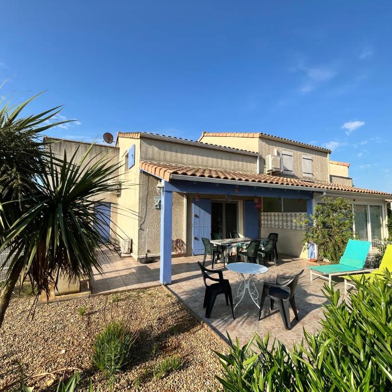 Belle villa entièrement climatisée 4 chambres 10 couchages, fibre WIFI, 2 terrasses parking privatif dans résidence sécurisée piscine commune 800 m de la mer LRCS69 - Haus mit 4 Schlafzimmern - 1