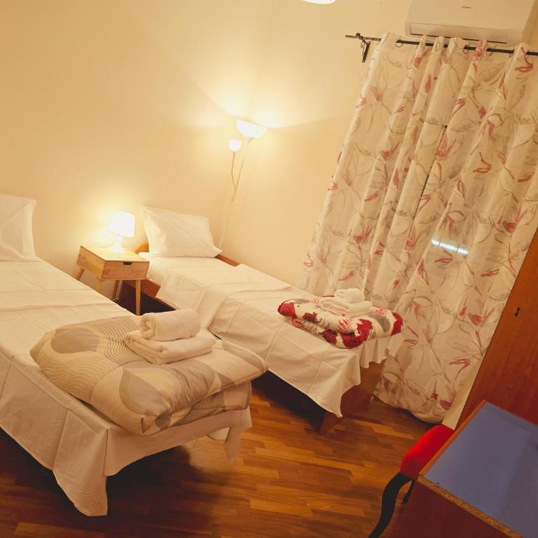 Sina Rent Room Flaminio - Camera Tripla con Bagno in Comune - 3