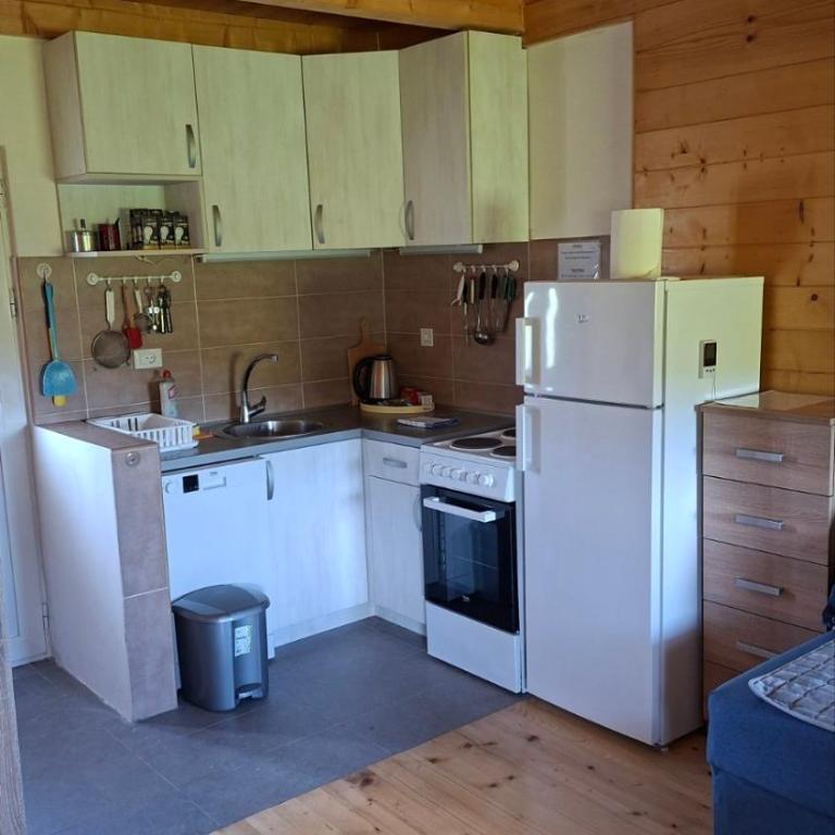 The Hut - Two-Bedroom House - 3