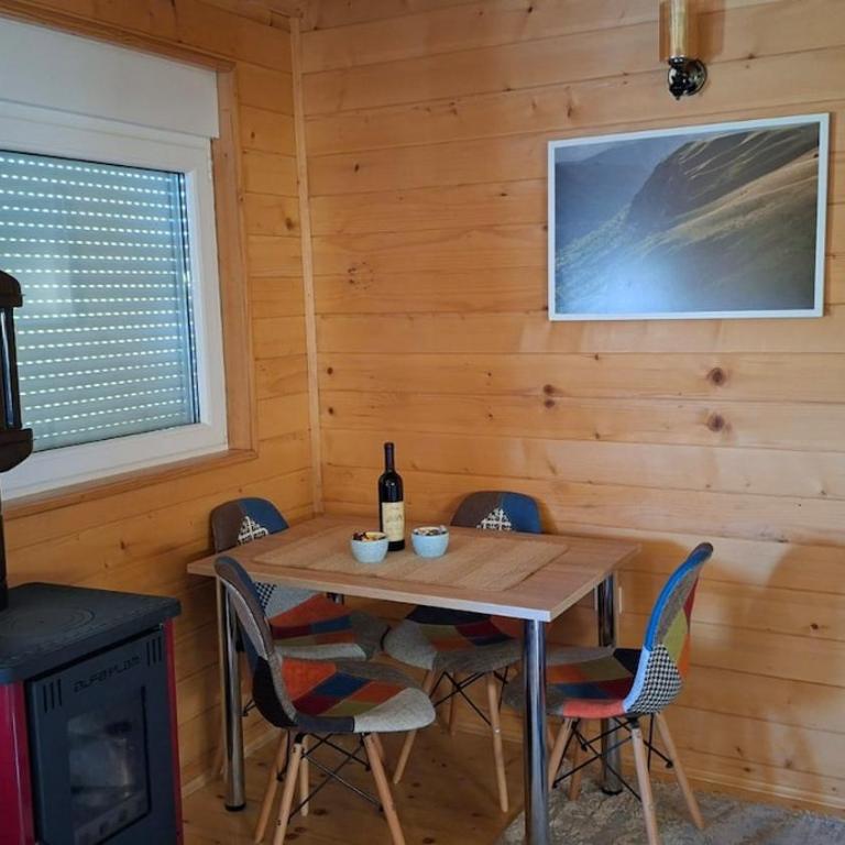 The Hut - Two-Bedroom House - 4