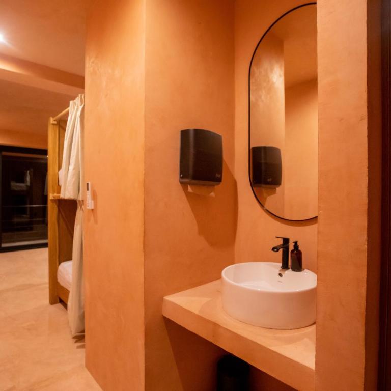 Casa Toro La Punta - Cama en habitación compartida femenina de 6 camas - 2