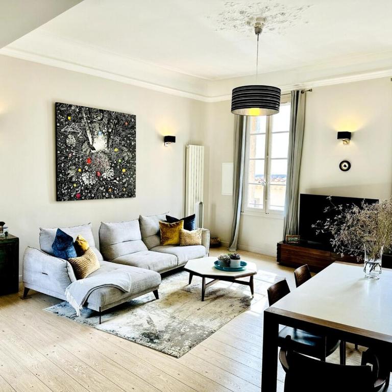 Aix flat in historic center, 17th century building - Two-Bedroom Apartment - 2