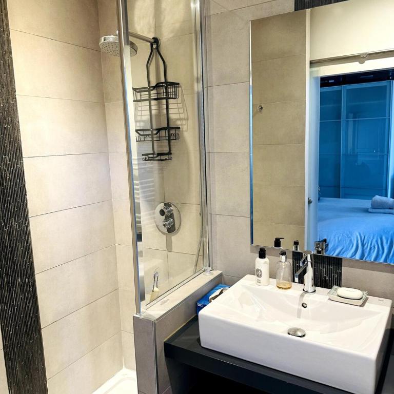 Aix flat in historic center, 17th century building - Two-Bedroom Apartment - 3