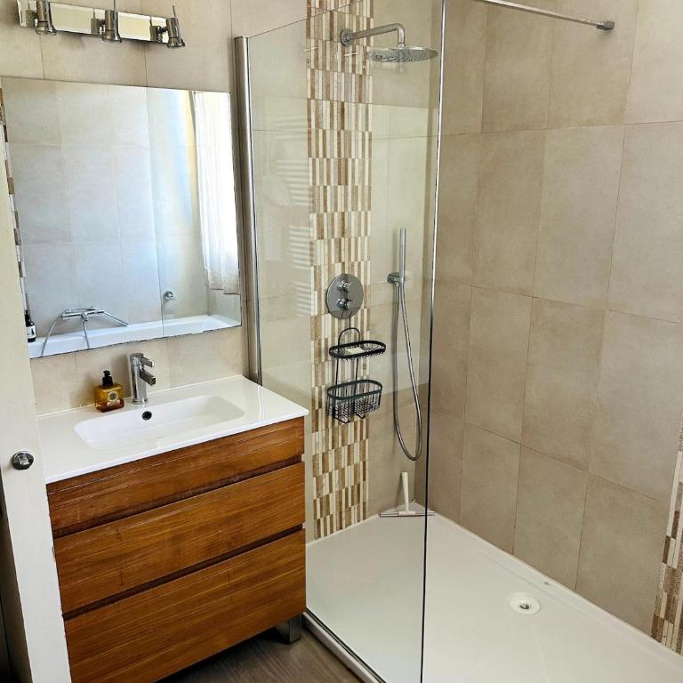 Aix flat in historic center, 17th century building - Two-Bedroom Apartment - 4