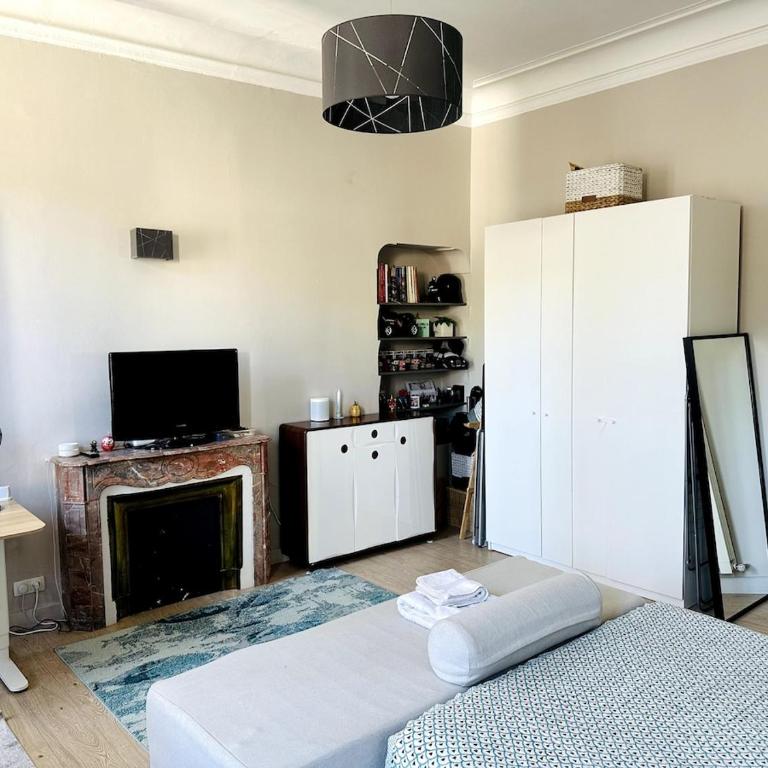 Aix flat in historic center, 17th century building - Two-Bedroom Apartment - 11