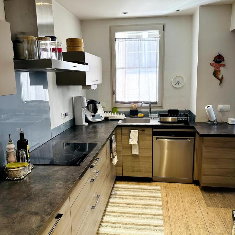 Aix flat in historic center, 17th century building - Two-Bedroom Apartment - 16
