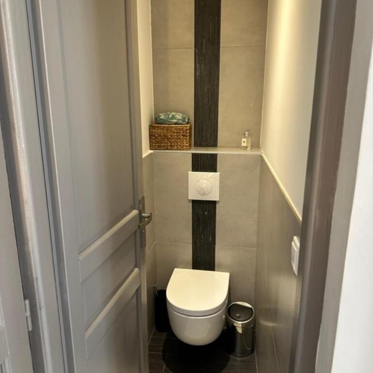 Aix flat in historic center, 17th century building - Two-Bedroom Apartment - 17