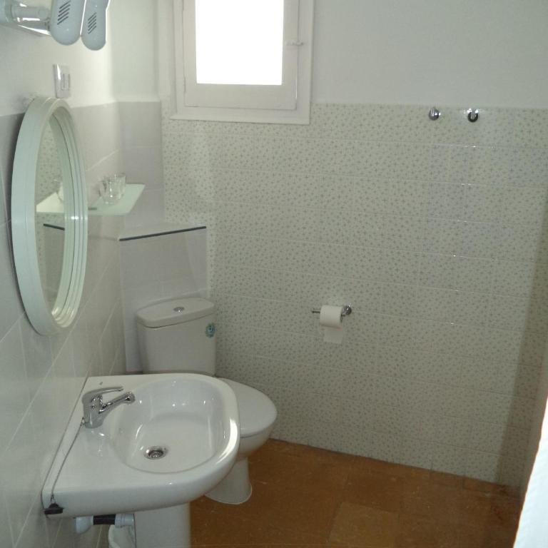 Hostal Cruz - Habitación Doble Superior con balcón - 2 camas individuales - 1