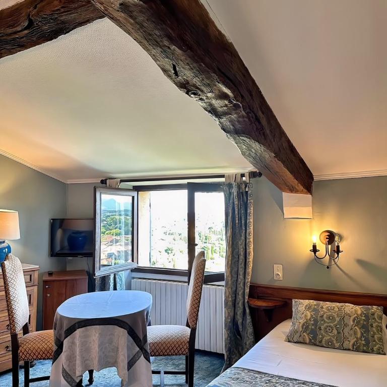 Hostellerie Le Beffroi - Chambre Triple - 11