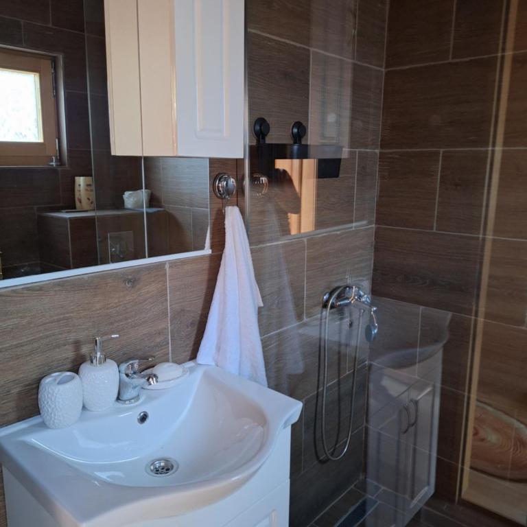 Chalets Montenegrina - One-Bedroom House - 17