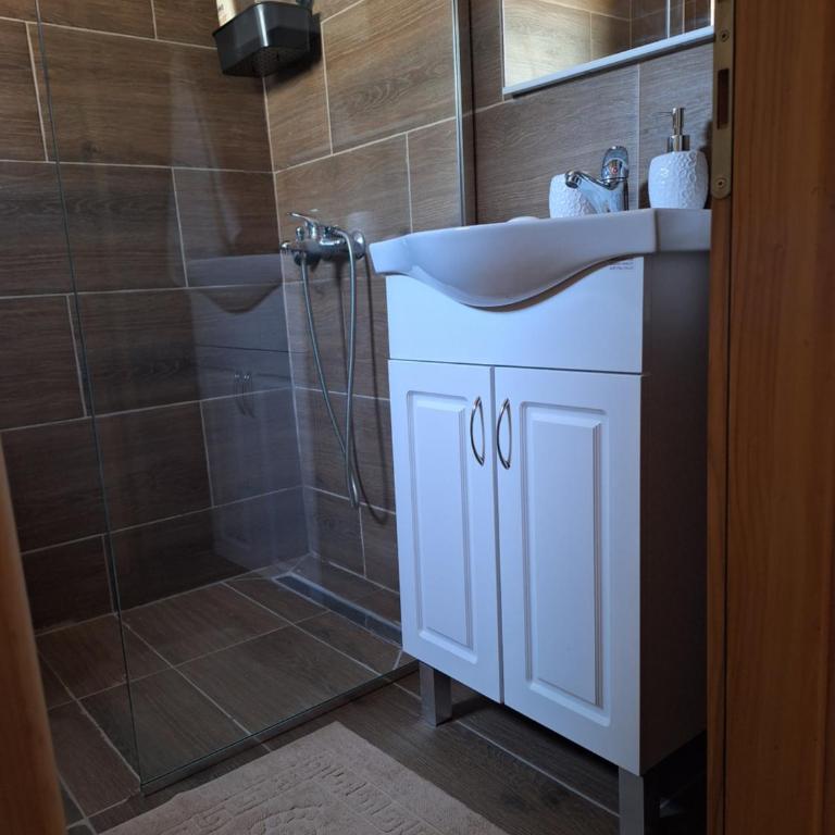 Chalets Montenegrina - One-Bedroom House - 11