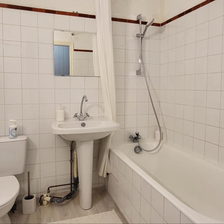 Residence Adele - Chambres en toute autonomie - Chambre Double avec Salle de Bains Privative - 2
