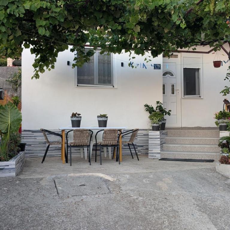 Private guest-house Gutic - Porodična Soba - 9