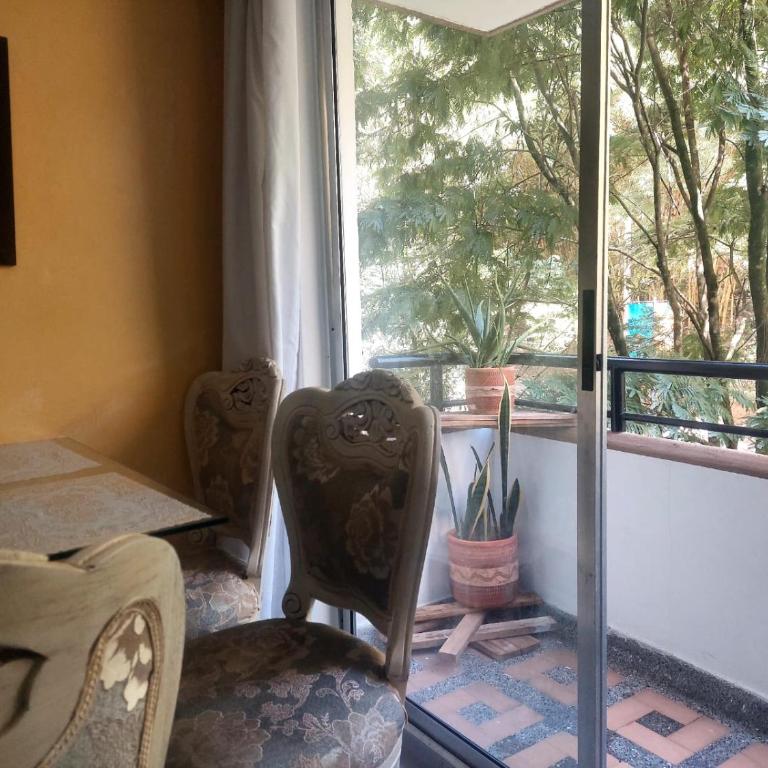 Apartamento céntrico en el poblado - Three-Bedroom Apartment - 9