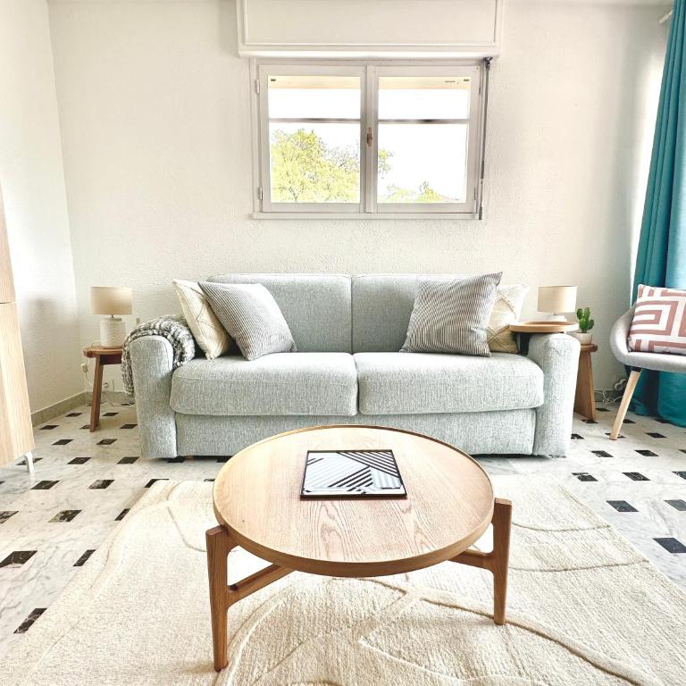 Superbe 4 couchages avec terrasse - Clim - 50m de la mer - One-Bedroom Apartment - 4