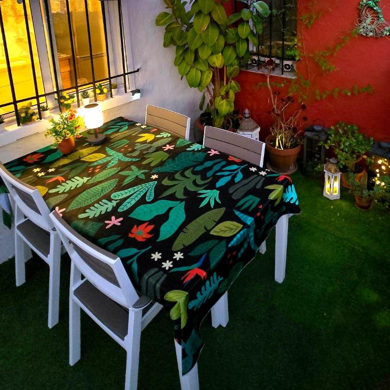 Holiday House - Casa de Monica - Four-Bedroom House - 55