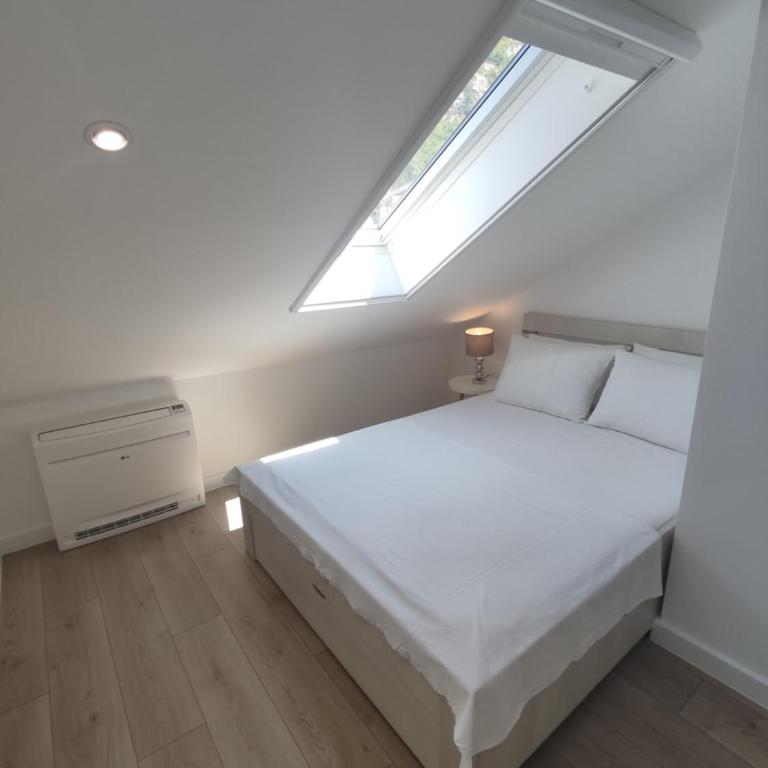 Pearl Shell Apartments - Deluxe Apartment - 1