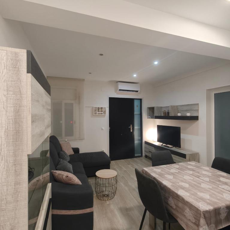 APARTAMENTO FAMILIAR a 100 mts de la Playa Reformado 2025 con WIFI - Two-Bedroom Apartment - 9