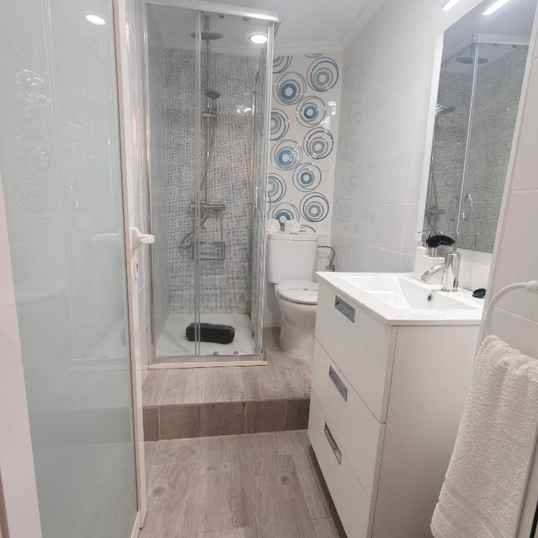 APARTAMENTO FAMILIAR a 100 mts de la Playa Reformado 2025 con WIFI - Two-Bedroom Apartment - 6
