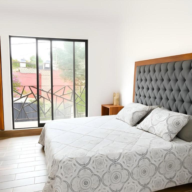 Suites C O V A D O N G A - Habitación Doble con balcón - 10