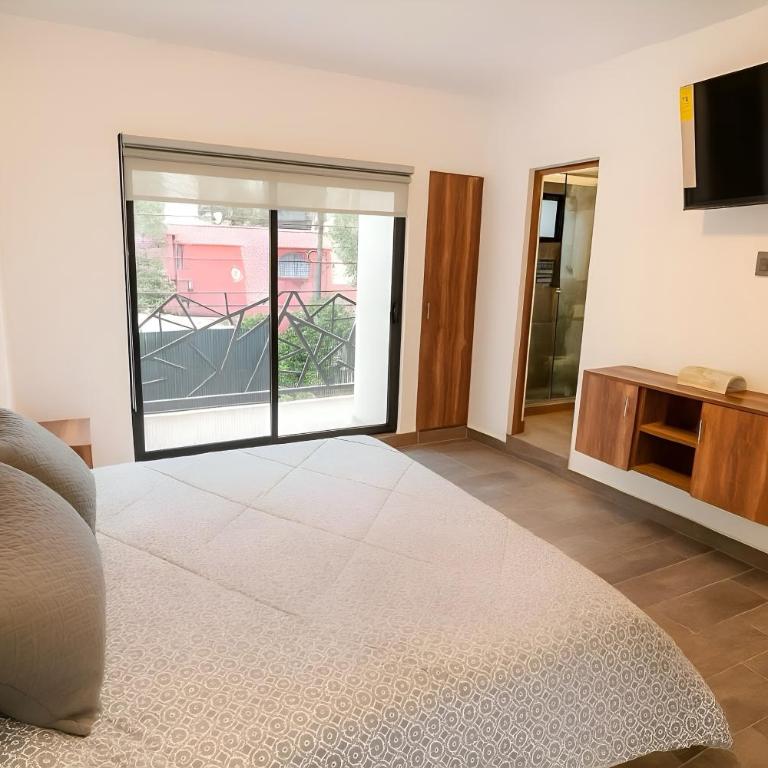 Suites C O V A D O N G A - Habitación Doble con balcón (2 adultos + 1 niño) - 3