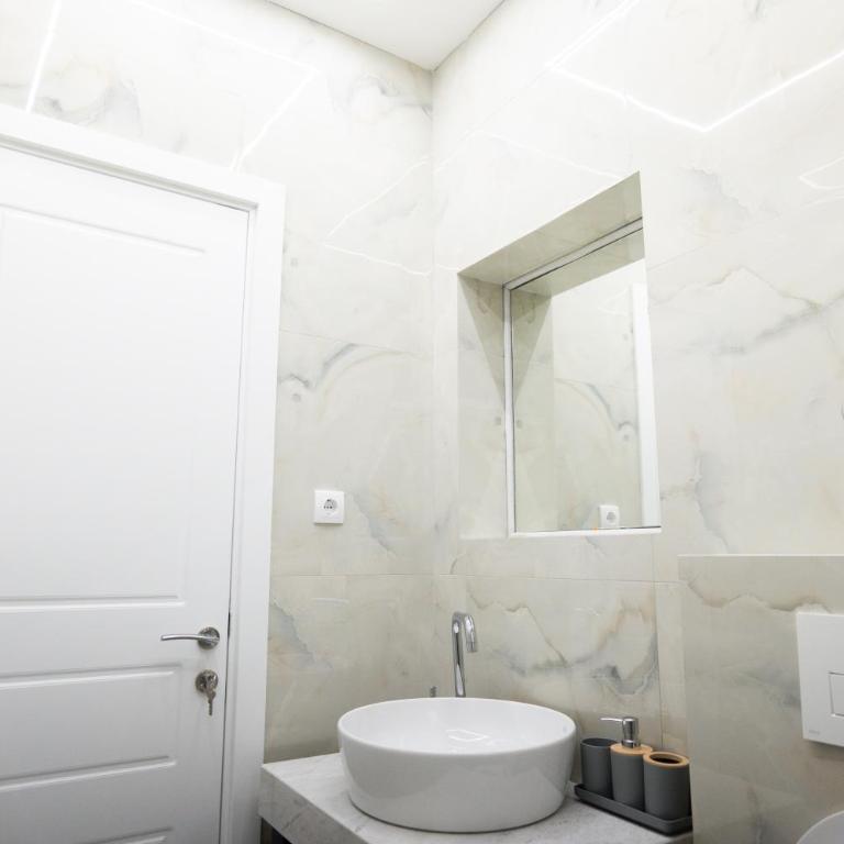 Diamonds Xh&A Apartments - One-Bedroom Apartment with Balcony - 11
