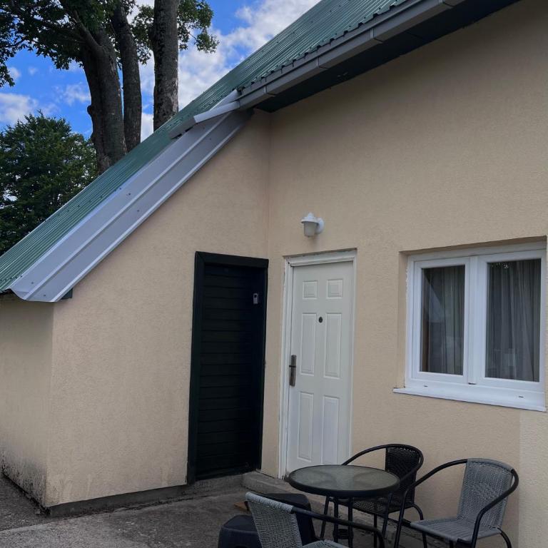 Golden Wood House - Two-Bedroom House - 4