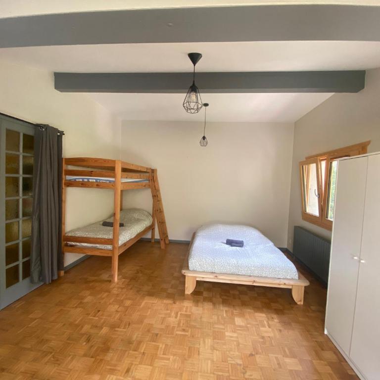 Gîte de charme dans la vallée du Borne au cœur des Alpes - Chambre Familiale - 1