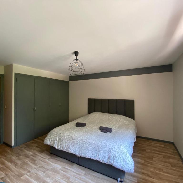 Gîte de charme dans la vallée du Borne au cœur des Alpes - Chambre Double avec Salle de Bains Commune - 2